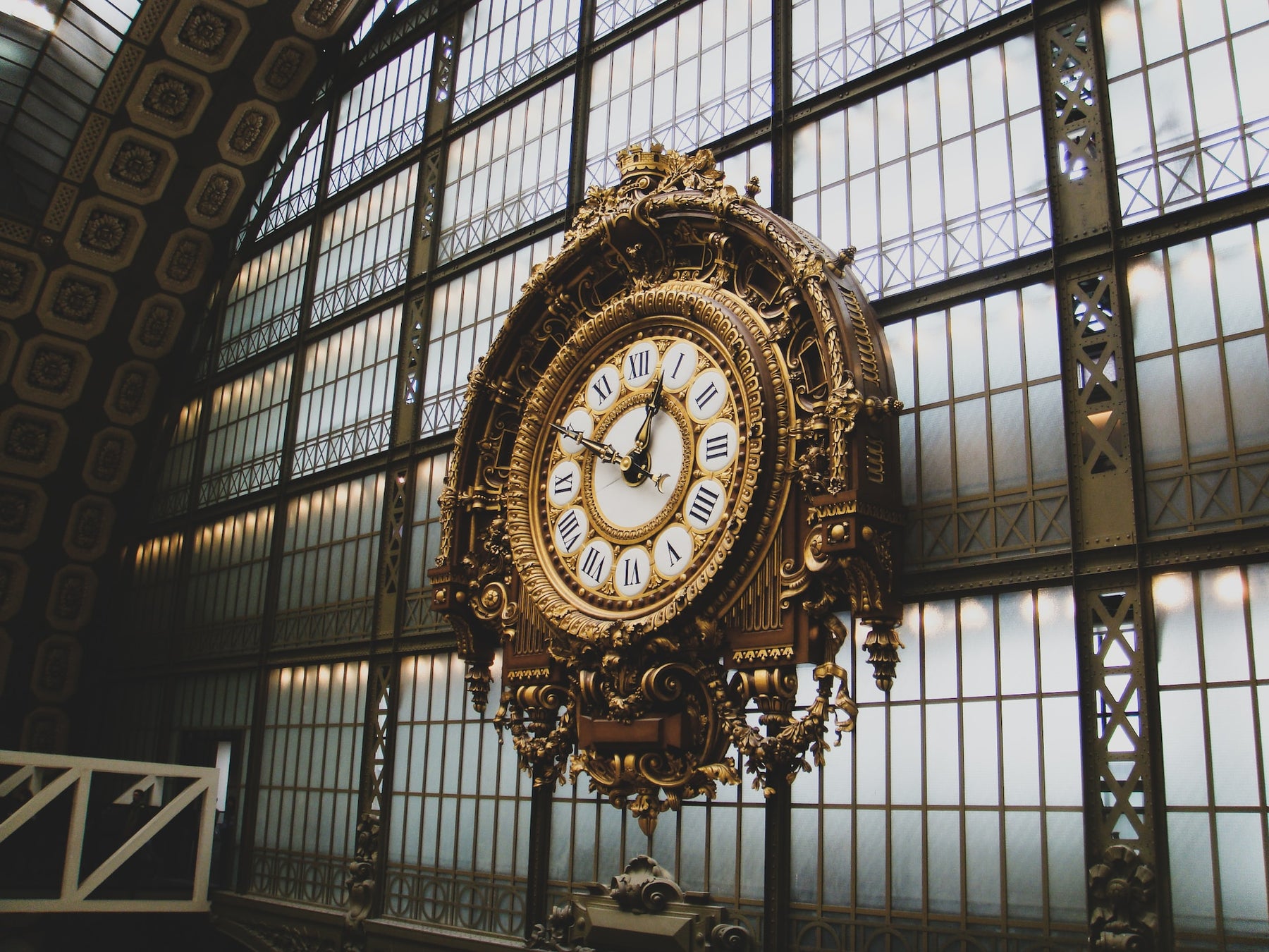 Timeless Beauty: Exploring the Aesthetics of Antique Clocks